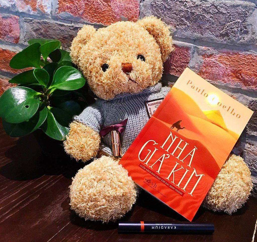 Review Sách "Nhà Giả Kim" - Những giá trị sâu sắc về cuộc sống và ...
