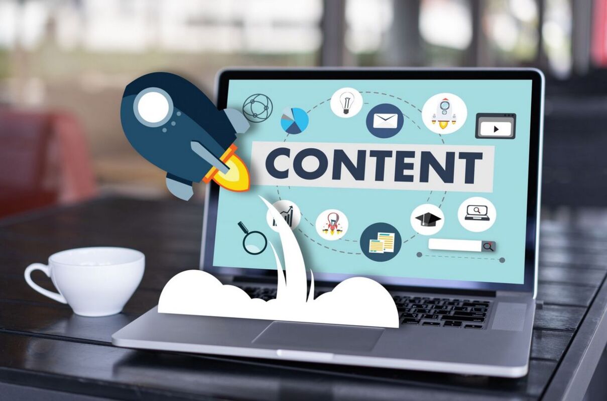 Content Marketing bao gồm các bài viết trên fanpage, blog, e-book,...